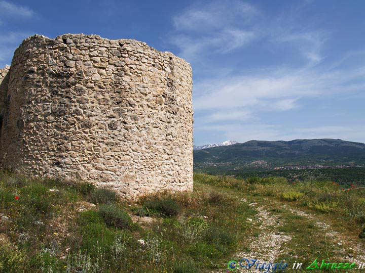 26-P5255014+.jpg - 26-P5255014+.jpg -  Le rovine del castello medievale (XII-XIII sec.).